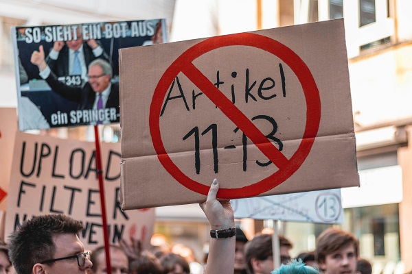 Is Digital Freedom of Expression at Risk? digital freedom of expression